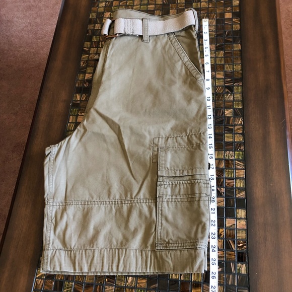 NWT LEVI'S CARGO SHORTS Belt Sz 38W Below The Knee - Picture 6 of 7